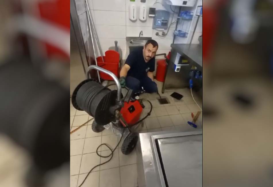 Yağlı Mutfak Gideri Yıkama